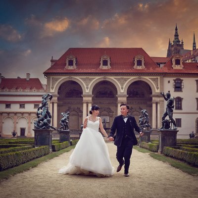 elegant pre wedding couple Wallenstein Garden Prague