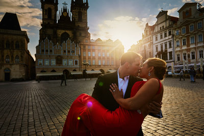 Kissing his fiancee in the Old Town Square