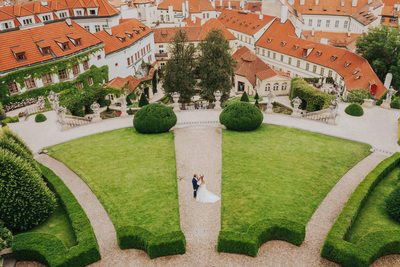 View of Newlyweds from above Vrtba