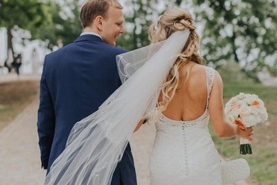 Bride's flowing veil