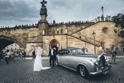 Wedding couple with Rolls Royce at Charles Bridge