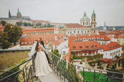 Lebanese wedding couple Vrtba Garden Prague photo