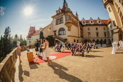 summer destination wedding at Pruhonice Castle photo