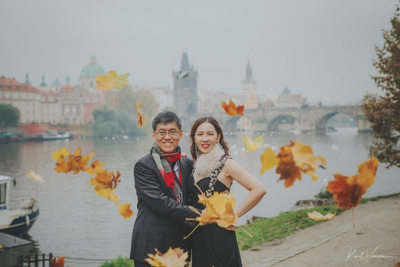 Mother & father with Autumn leaves Prague