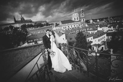 Beautiful B&W wedding photo sexy couple above Prague 
