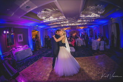 First dance of newlyweds at Four Seasons