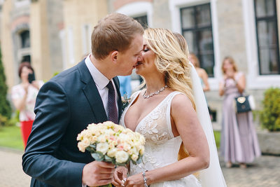 Kiss for bride after the First Look