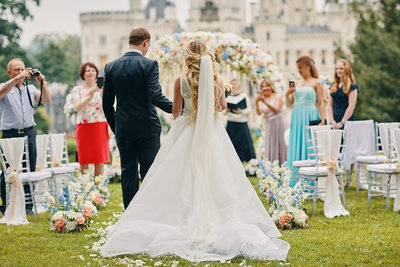 arrival bride  groom