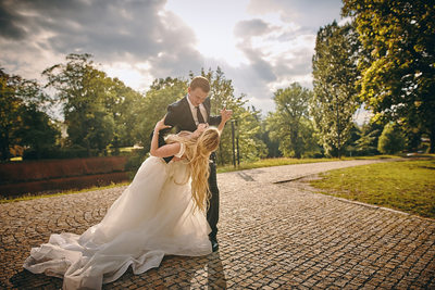 dipping his bride in the sunshine