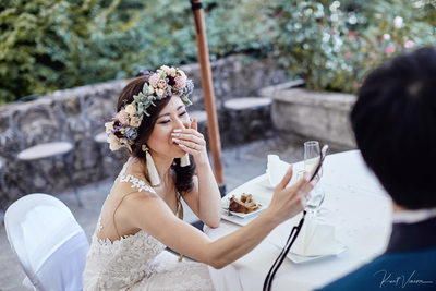 Laughing bride 