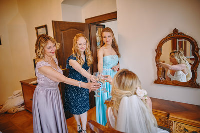 Hluboka nad Vltavou Castle wedding bride champagne