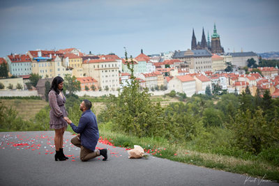 On his knee I secret marriage proposal I Prague