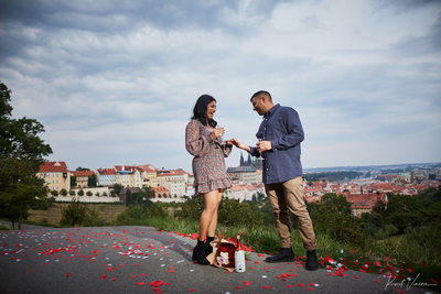 Champagne, flowers, rose petals I Prague engagements