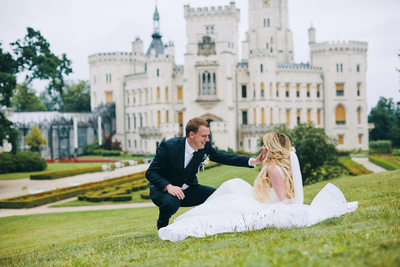 Newlyweds on the grounds of Castle Hluboka