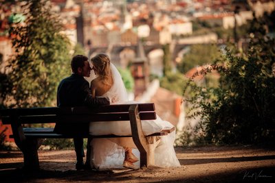 bride & groom silhouette of Prague