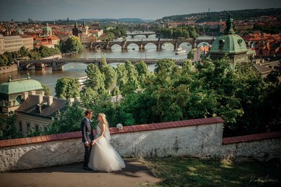  newlyweds overlooking Prague