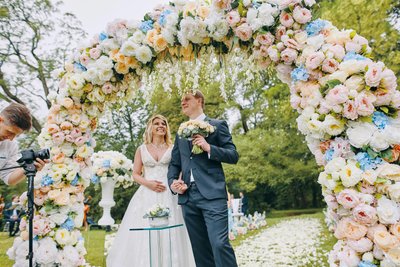 Hluboka nad Vltavou Castle wedding proud groom bouquet