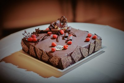 Chocolate wedding cake - Vila Richter