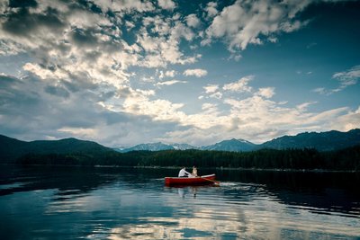 newlyweds in red rowboat Lake Eibsee