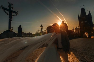 Hong Kong couple sunrise Charles Bridge