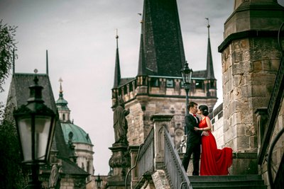 dark & moody Hong Kong couple at Kampa Steps