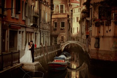 Lovers enjoying a quiet moment Venice pre-weddings