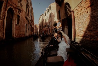 bride & groom in Gondola Venice