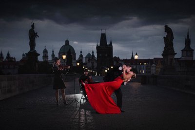 The most romantic marriage proposal Charles Bridge