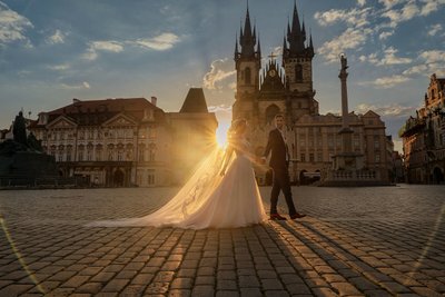 Adele & Matthias Luxury wedding photos Prague sunrise