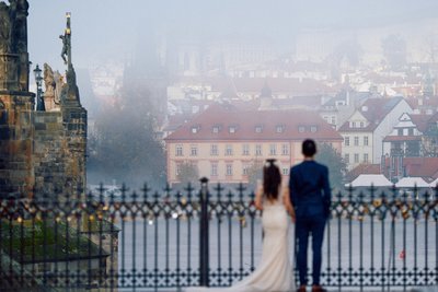 Foggy Prague bride & groom