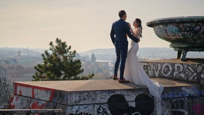 Jessica & Ronald - above Prague during pre-wedding
