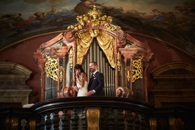 Bride Groom Mirror Chapel Organ moment