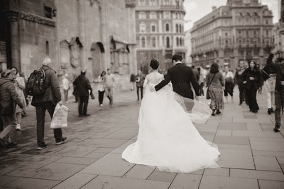 Newlyweds exploring Stephansplatz 