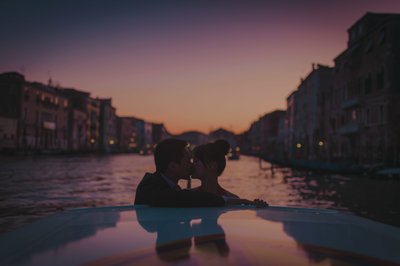 A kiss at night along the canals of Venice