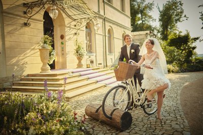 Happy Newlyweds on bikes