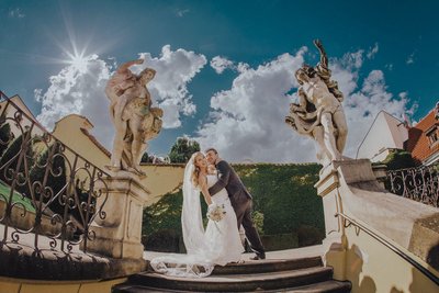 American newlyweds enjoying the time of their lives Vrtba Garden