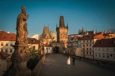 Korean Wedding Prague: Sunrise Elopement on Charles Bridge