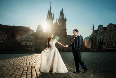 South Korean Couples Epic Prague Engagement in Old Town