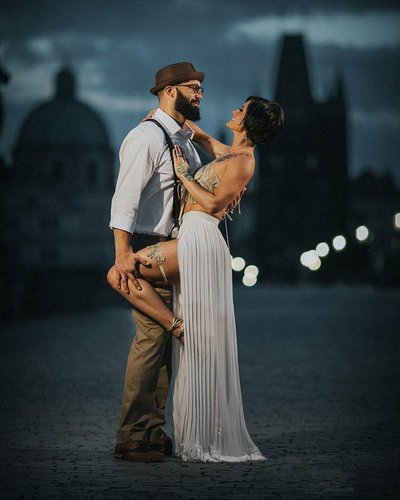 twilight hour sexy couple Charles Bridge