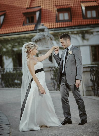 groom checks out his bride