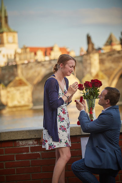 surprise marriage proposal Charles Bridge Prague