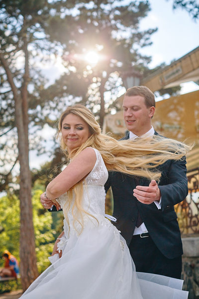 dancing with bride Prague sunshine wedding photo