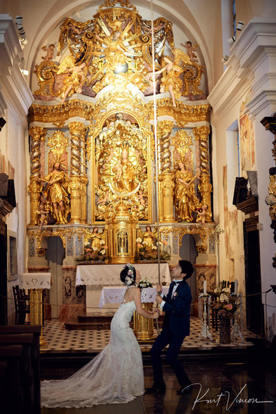 newlyweds ringing the bells 