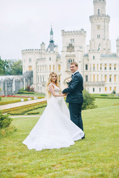 Hluboka nad Vltavou Castle wedding gorgeous couple