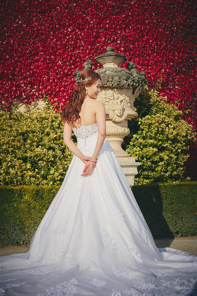 Autumn bridal portrait at the Vrtba Garden