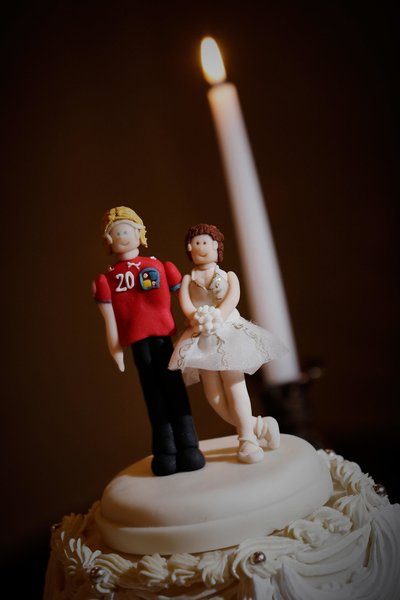 bride & groom's wedding cake Troja Chateau weddings