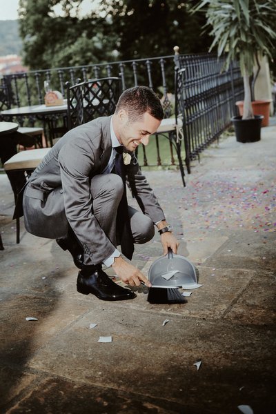 Czech wedding tradition cleaning the broken plate