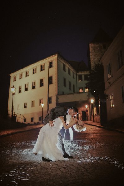 Sexy kiss for the bride at Prague Castle at night