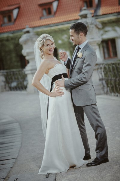 stylish New Zealand newlyweds 