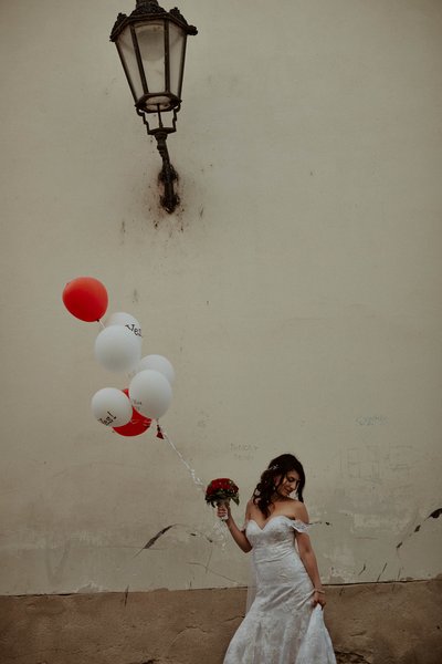 Sexy+Bride+balloons+Prague